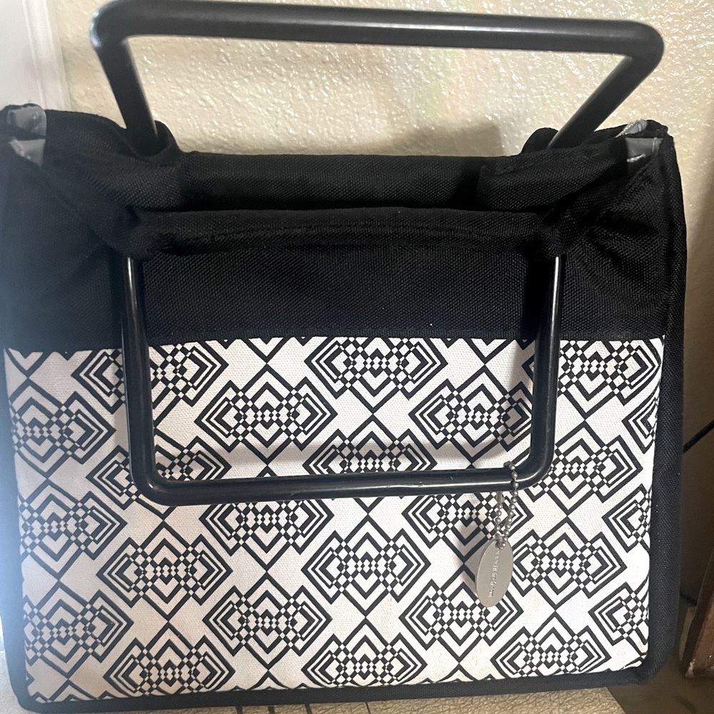 Fit and Fresh Insulated Lunch Bag black and white geometric pattern